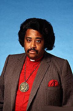 freddies fashion mart and